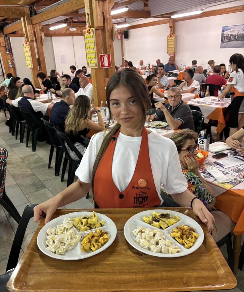 foto cameriera tris
