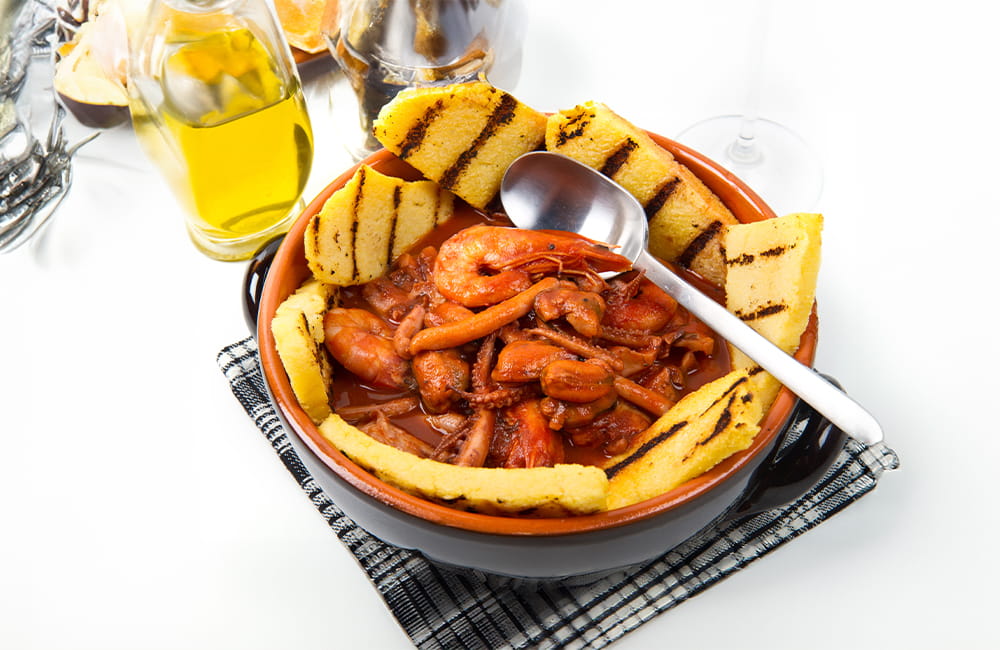 Sagra della polenta con le lumache o ai frutti di mare