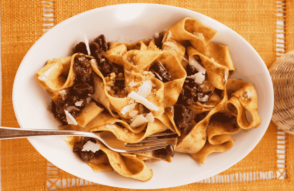 Sagra delle pappardelle di farro al ragù e stinco di maiale arrosto